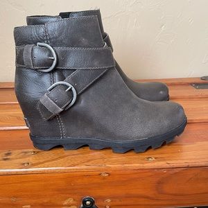 Joan of Arctic booties by Sorel